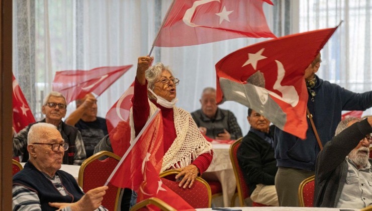 Huzurevinde coşkulu 29 Ekim balosu