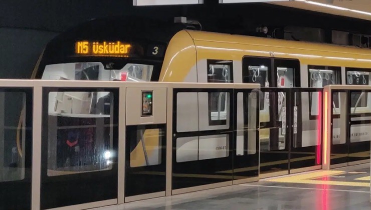 İstanbul'da M5 metro hattında patlama: Yolcular tahliye edildi!