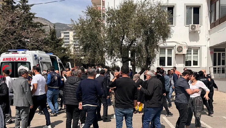 İstanbul'da ortaokulda bir öğrenci 5 öğrenciyi bıçakladı