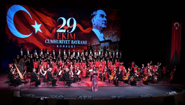 İzmir Kültür Yolu Festivali’nde, Cumhuriyet Bayramı coşkuyla kutlandı