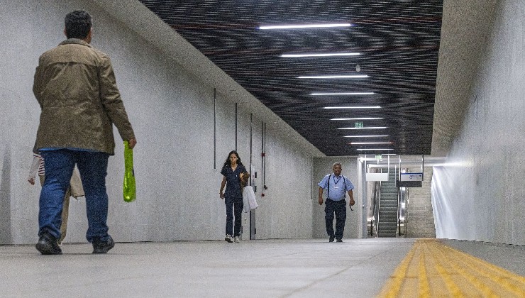 İzmir Metrosu’ndan Dokuz Eylül Hastanesi’ne kesintisiz yaya tüneli açıldı