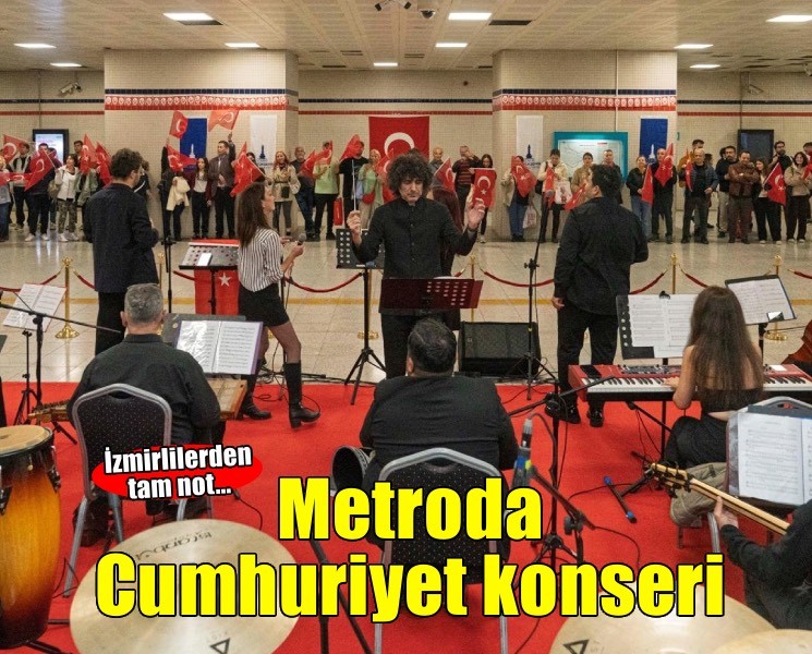 İzmir Metrosu’nu Cumhuriyet coşkusu sardı
