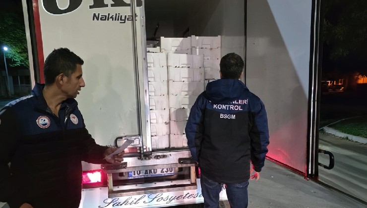 İzmir Su Ürünleri Hali'nde yasa dışı avlanan ürünlere el konuldu