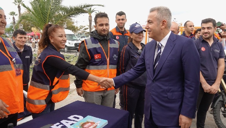 İzmir'de afetlere karşı farkındalık etkinliği düzenlendi