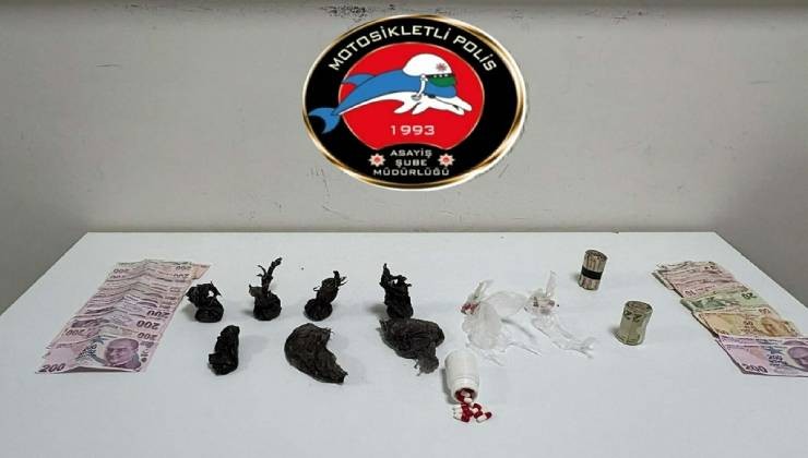 İzmir'deki operasyonlarda çeşitli türlerde 14 kilo 576 gram uyuşturucu ele geçirildi