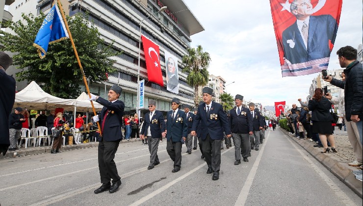 Karşıyaka’da 7’den 77’ye bayram coşkusu