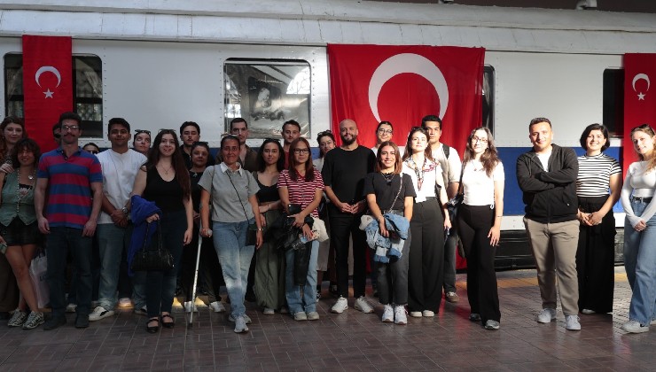 Konaklı gençler Yerel Tarih Gezisiyle Alsancak’ı keşfe çıktı