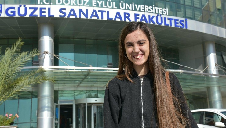 Konuşmaya başlamadan resim yapmayı öğrenen otizmli Eylül, Güzel Sanatlar Fakültesi'ne başladı