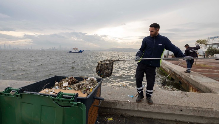 Körfez’de yağmur sonrası yüzey temizliği