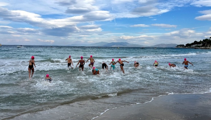 Kuşadası'nda kulaçlar kız öğrencilerin eğitimi için atıldı