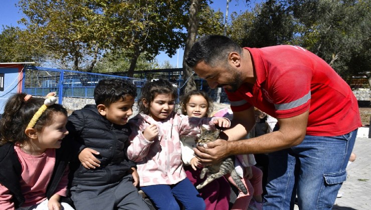 Kuşadası'nda öğrencilerden can dostlara anlamlı ziyaret
