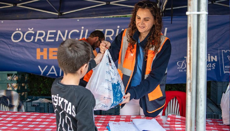Kuşadası’nda beslenme çantaları doluyor, öğrencilerin yüzü gülüyor