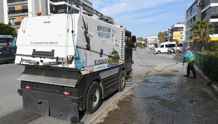 Kuşadası’nın Küçük Devi kentin her noktasını tertemiz yapıyor