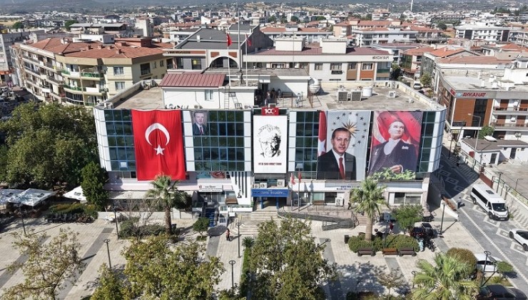 Menderes Belediyesi’nden öğrencilere destek
