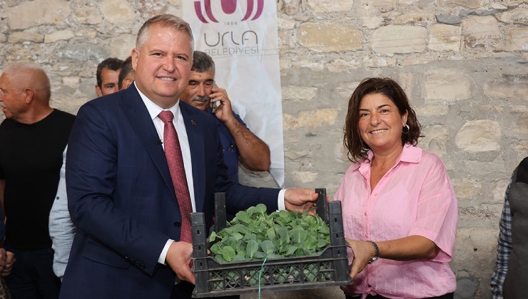 Urla’da üreticiye kesintisiz destek sürüyor