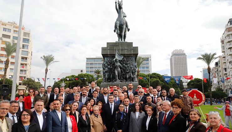 YENİ Parti İzmir’den 29 Ekim çelenk töreni…