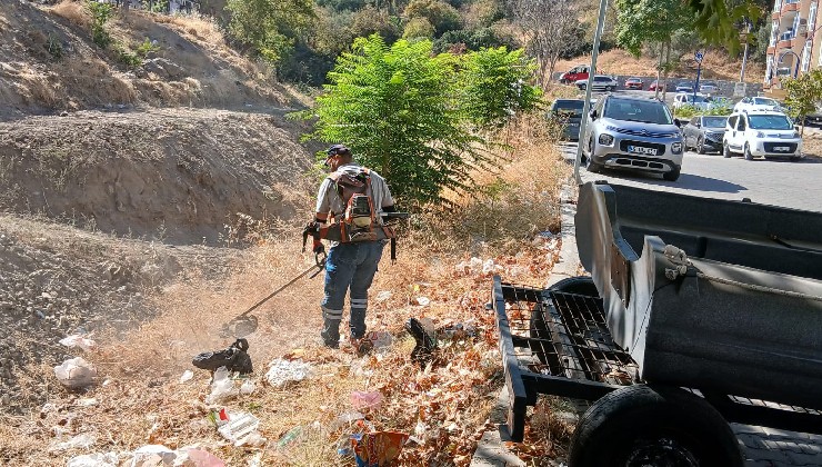 Yunusemre’de park ve yeşil alanlarda bakım mesaisi