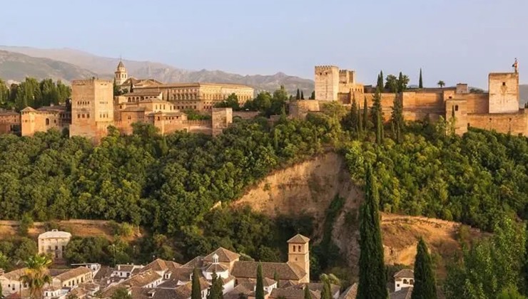 Alhambra: (Kızıl Kalede) Bir Medeniyetin Son Nefesi...