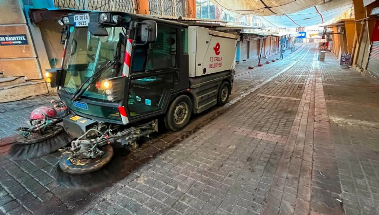 Efeler’in tarihi çarşılarında kapsamlı temizlik seferberliği