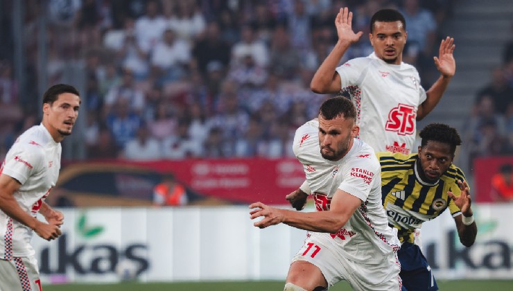 Fenerbahçe Polonya'da 1-1'lik sonuçla turladı