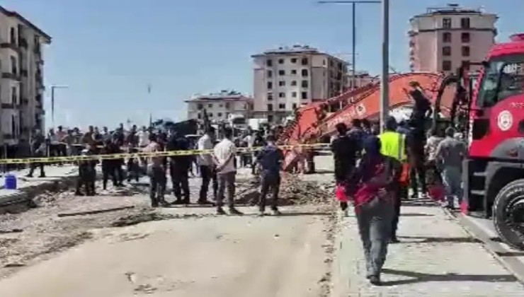 Konut inşaatında göçük: Toprak altındaki 2 işçiden acı haber