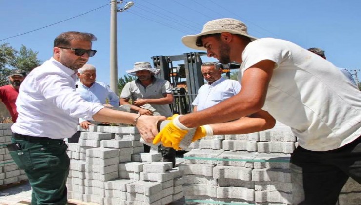 Tire'de Kırsal Kalkınma Hamlesi: Tire'ye 20 bin metrekare kilit parke taşı desteği