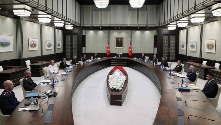 YAŞ Kararları açıklandı: Bir kuvvet komutanı emekli edildi!