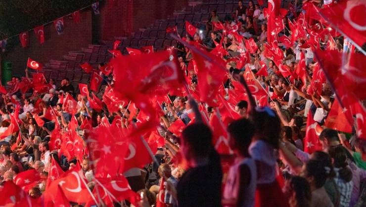 Balçova’da 30 Ağustos coşkusu dünyanın renkleriyle buluştu