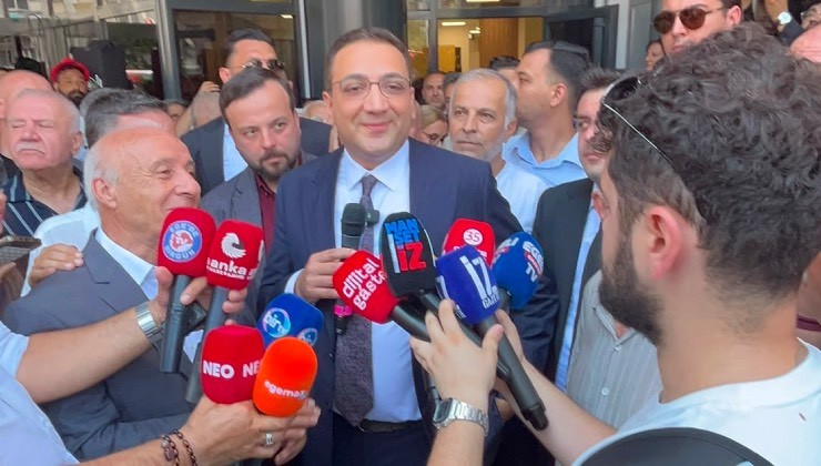 Balçova’da coşkulu karşılama… Başkan Yiğit makamı devraldı!