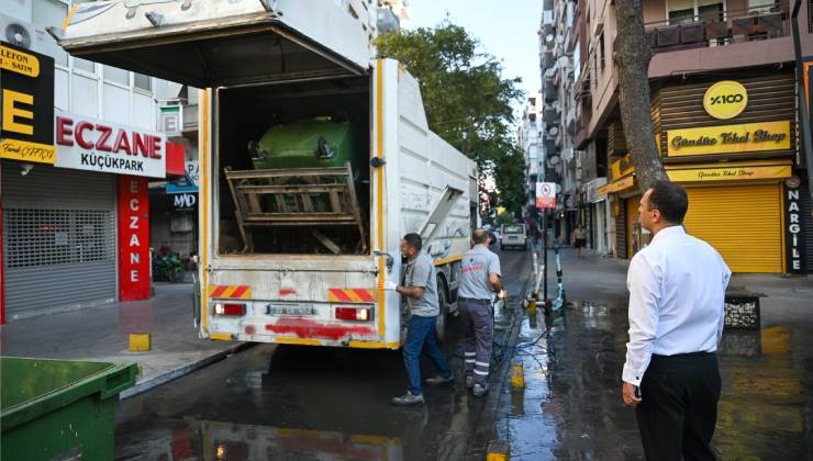 Başkan Eşki’den, Bornova’nın kalbinde sabah temizliği