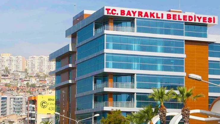 Bayraklı'da Zafer Bayramı coşkusu Emre Aydın'la taçlanacak