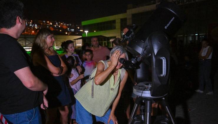 Bornova’da yıldızlar geçidi