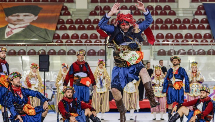 Büyükşehir’in Balkan dansları kursunda coşkulu final