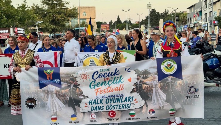 Çeşme'de Uluslararası Halk Dansları şöleni