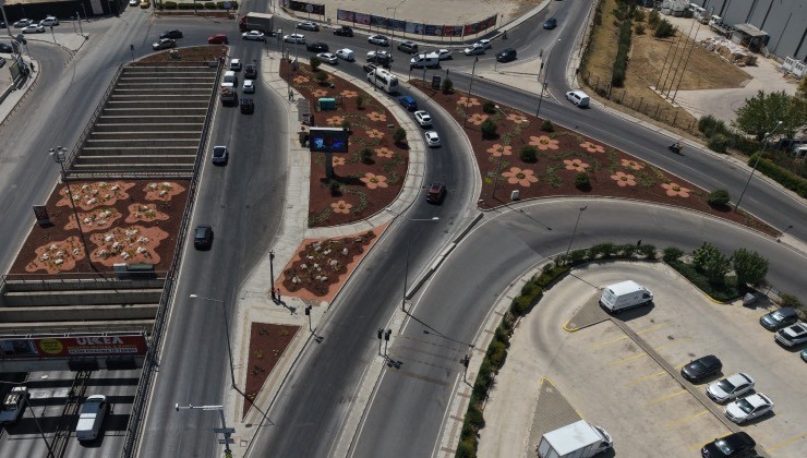 ESBAŞ Kavşağı rengarenk bir görünüme kavuştu