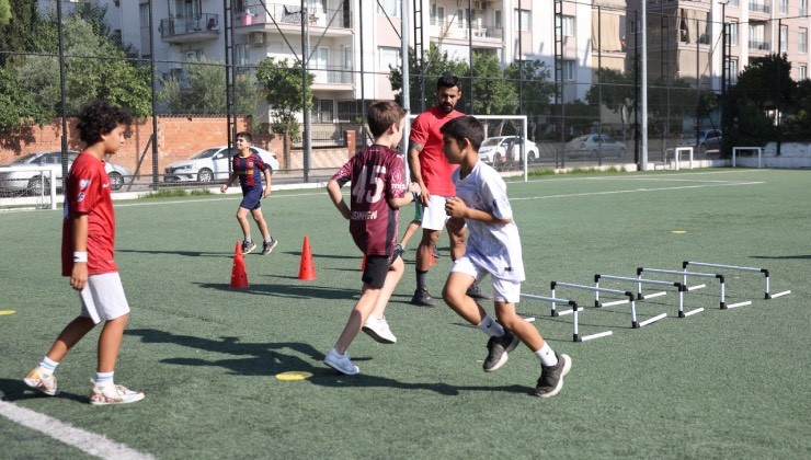 Efeler'de geleceğine yıldızları Mehmet Anbarlı Spor Tesisleri'nde yetişiyor