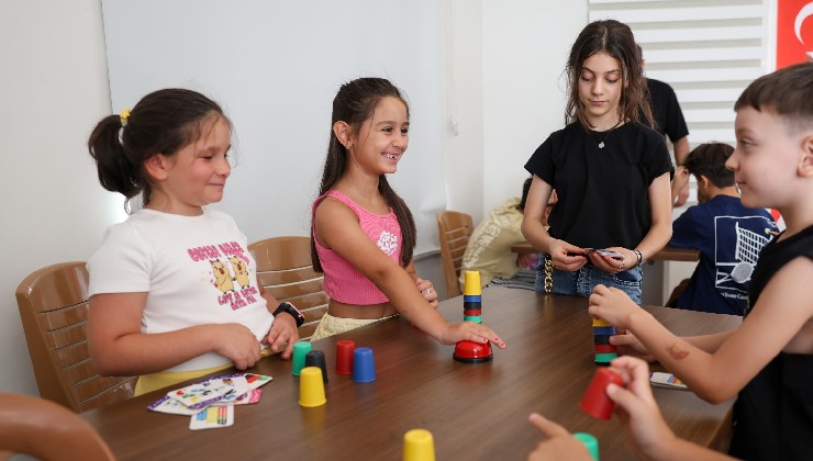 Efeler'in çocukları akıl oyunları ile geleceğe hazırlanıyor