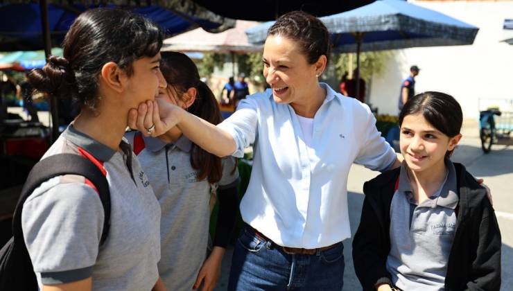 Efes Selçuk Belediyesi’nden Kırtasiye Kartı ile öğrenciye destek, yerel esnafa nefes