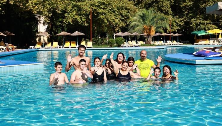 Efes Selçuk’ta engelsiz çocukların kulaçları geleceğe uzanıyor