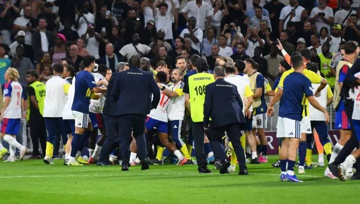 Fenerbahçe ve Lyon maçı sonunda saha karıştı
