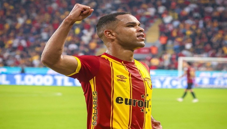 Göztepe'de Juan CSKA'nın kapısından döndü