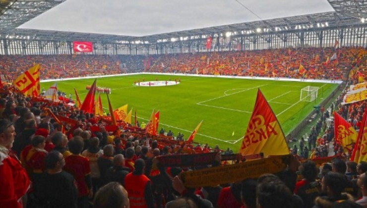 Gürsel Aksel'de milli maç gururu!