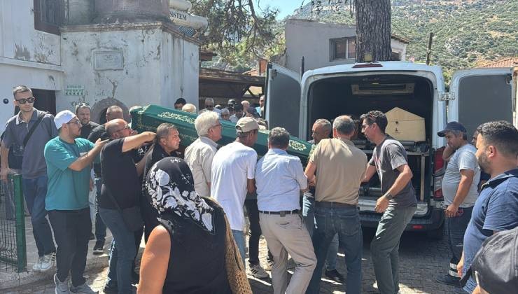 İETT otobüsü kazasında hayatını kaybeden Göksel Aksoy, İzmir'de toprağa verildi