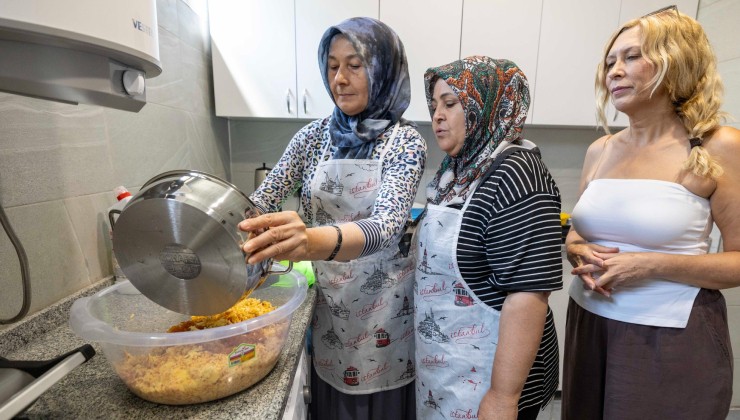 İzmir Büyükşehir Belediyesi’nden annelere Dayanışma Mutfağı