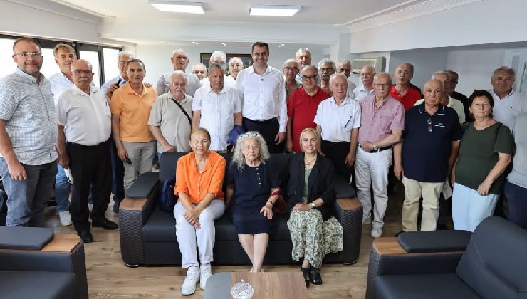 İzmir'de 30 ilçeden 78 eski ilçe başkanı CHP'den istifa etti