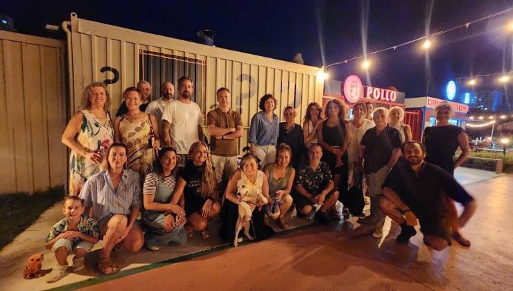 İzmir'de 'Dünya Köpek Günü’nde patili dostlar için 600 kilo mama toplandı