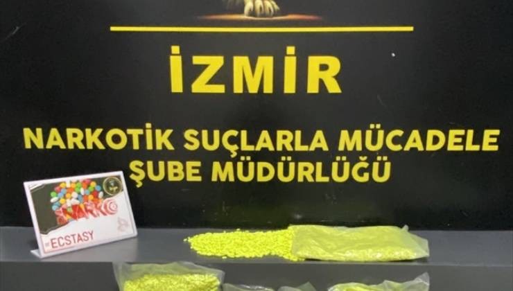 İzmir'de çantasında uyuşturucu ele geçirilen şüpheli tutuklandı
