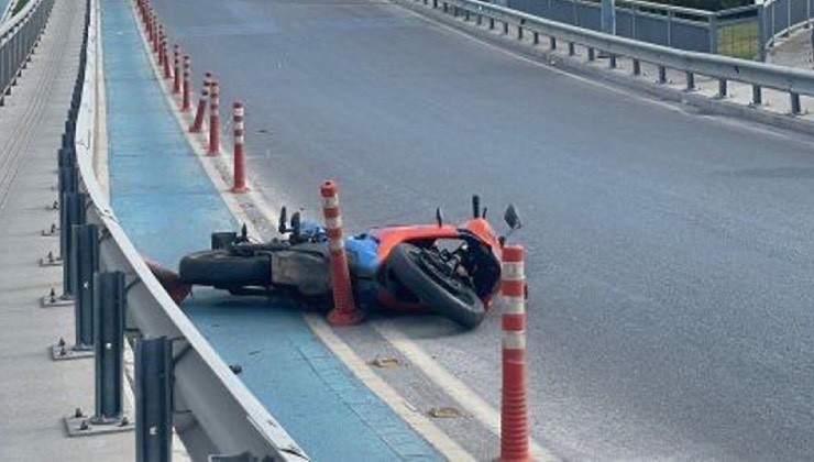 İzmir'de devrilen motosikletin sürücüsü Emine hayatını kaybetti