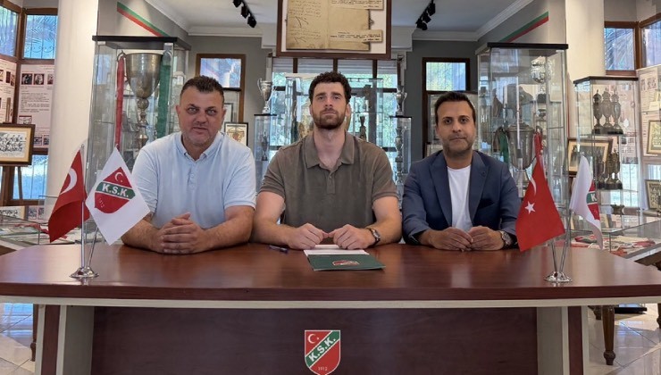 Karşıyaka'da Hakan imzayı attı, ilk yabancı yolda