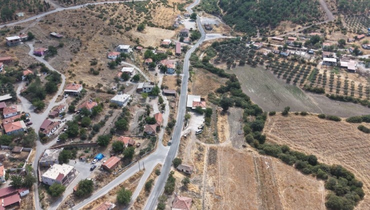 Kınık’ta 5 mahalleyi birbirine bağlayan yollar yenilendi